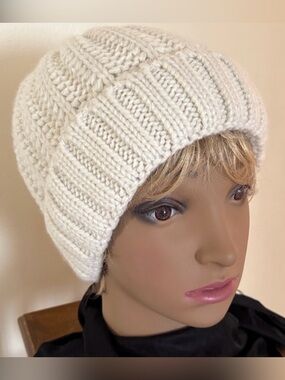 Anthropologie Chunky Cable Knit Cuff Beanie Ivory Rounded Crown OS RN 66170